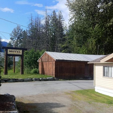 The Hitching Post Motel Pemberton Exteriér fotografie