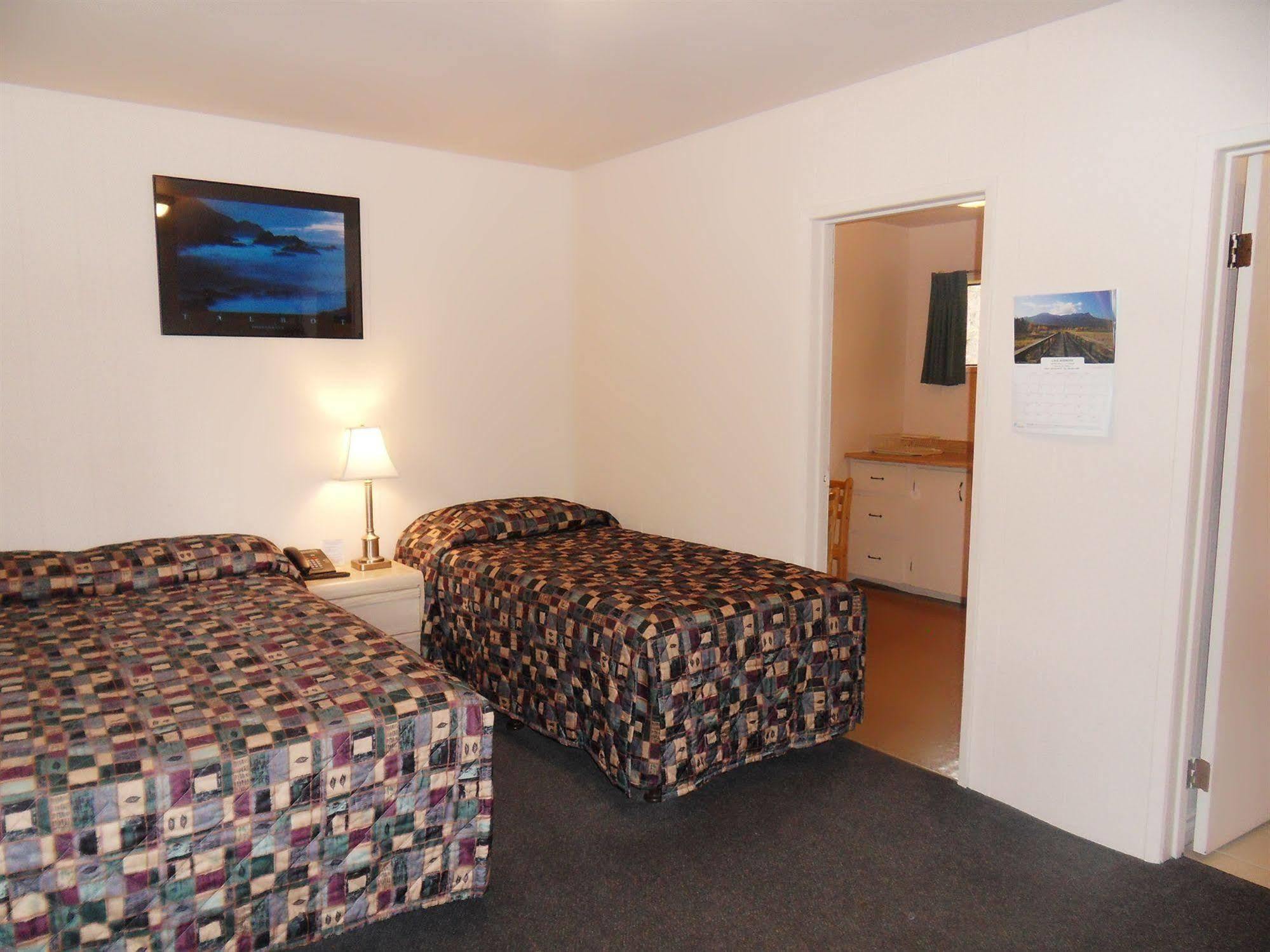 The Hitching Post Motel Pemberton Exteriér fotografie