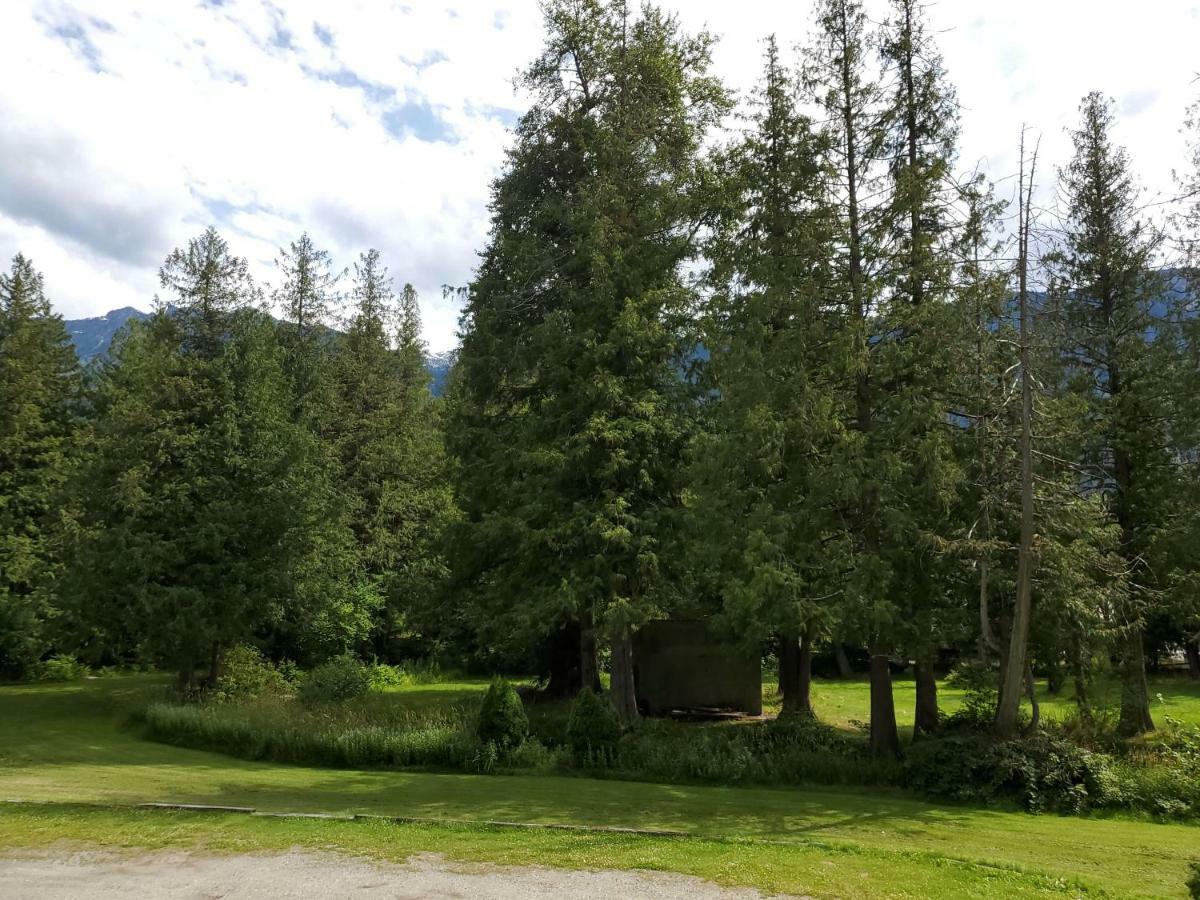 The Hitching Post Motel Pemberton Exteriér fotografie