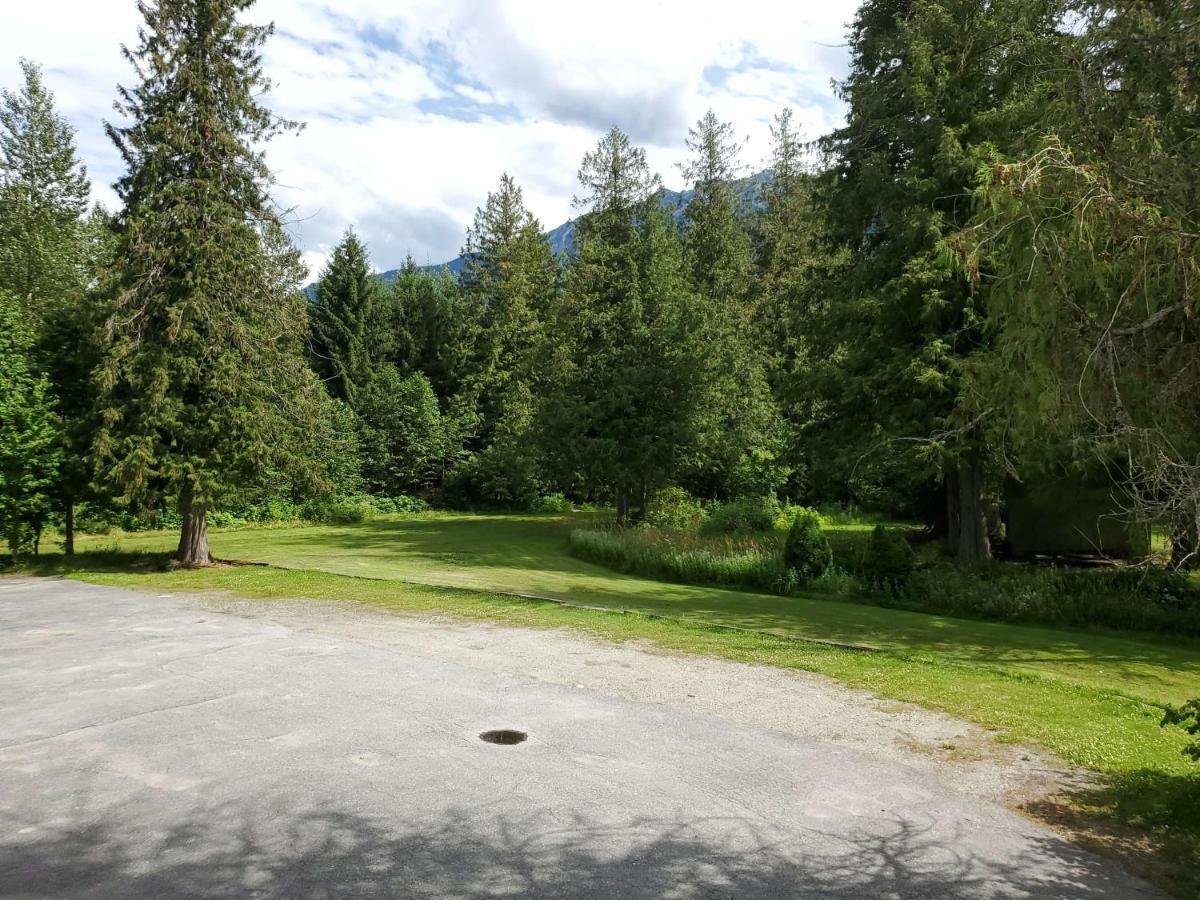 The Hitching Post Motel Pemberton Exteriér fotografie